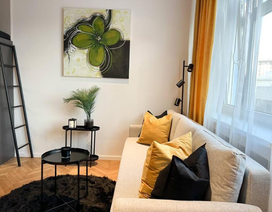 Central Getaway Studio Bratislava Buitenkant foto